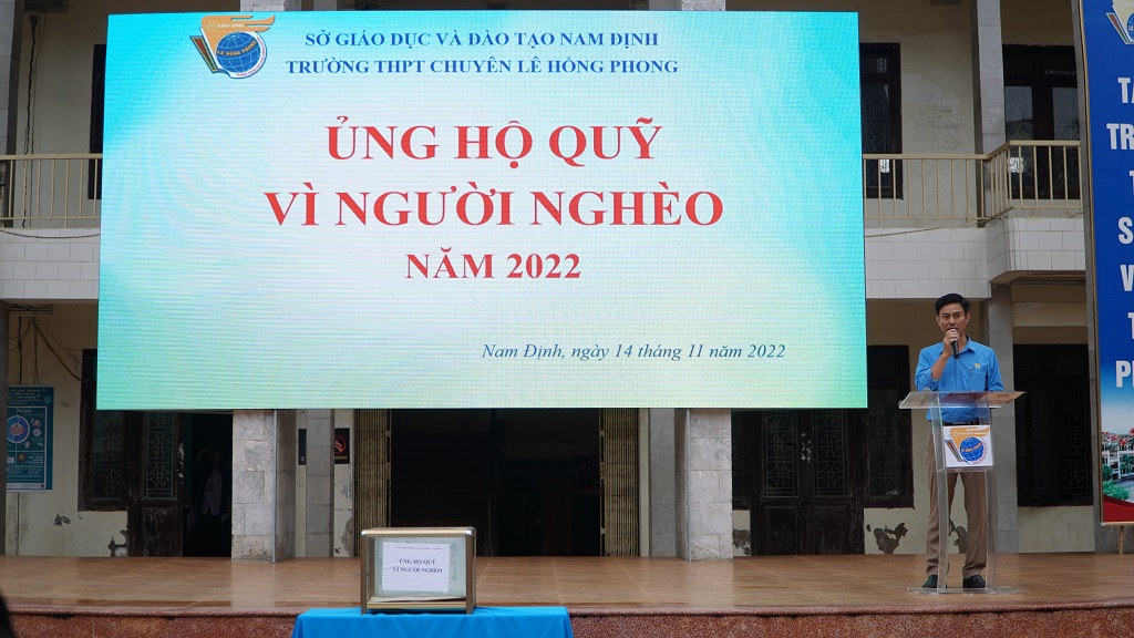 Trường THPT chuyên Lê Hồng Phong chung tay ủng hộ Quỹ vì người nghèo năm 2022